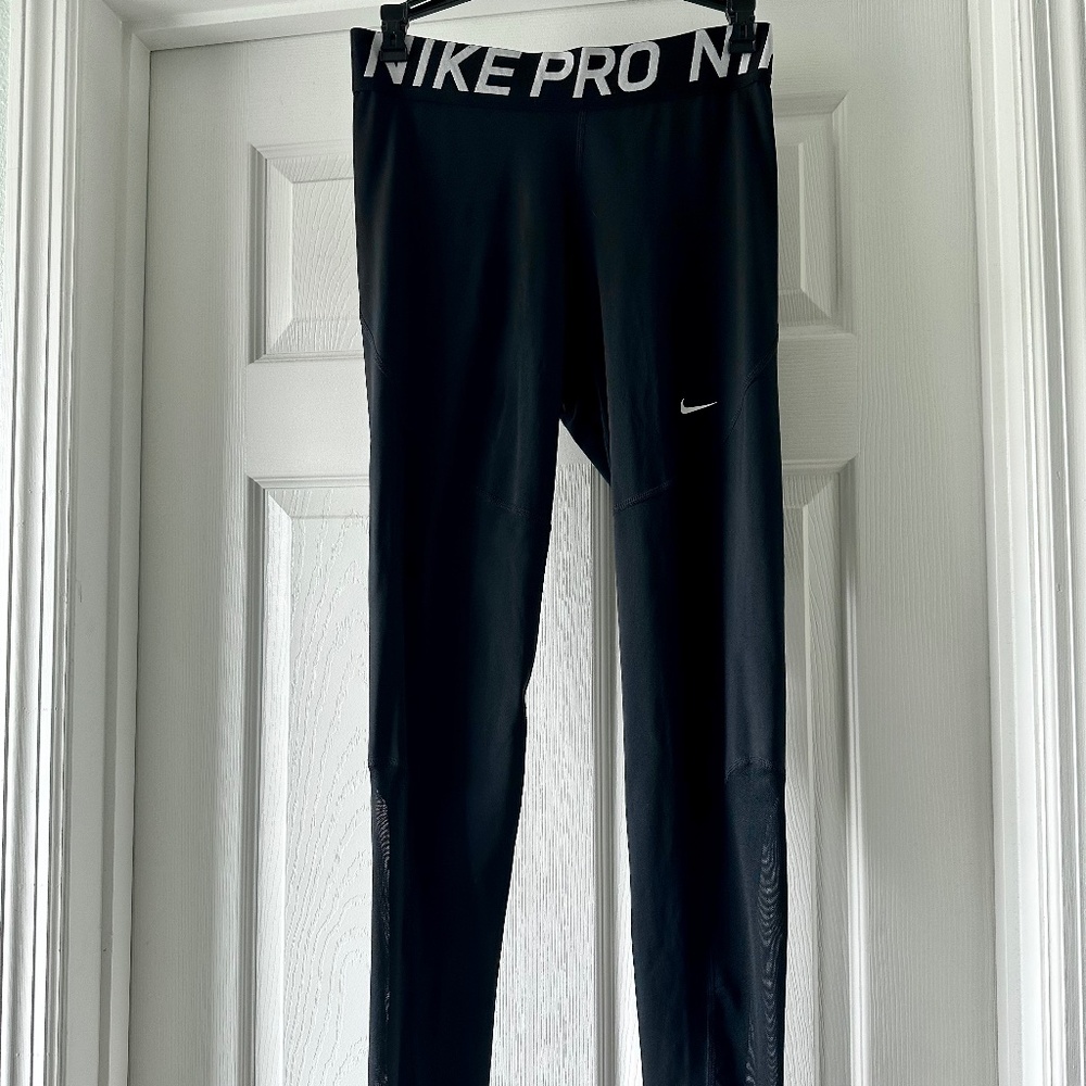 Black Nike pro women’s leggings